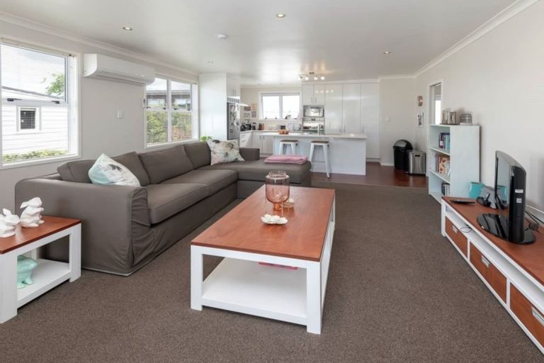 Photo of property in 47 Paparoa Road, Cockle Bay, Auckland, 2014