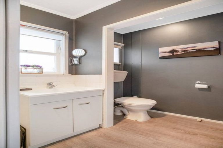 Photo of property in 1/30 Dale Crescent, Pakuranga, Auckland, 2010