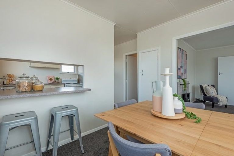 Photo of property in 28 Holdsworth Avenue, Milson, Palmerston North, 4414