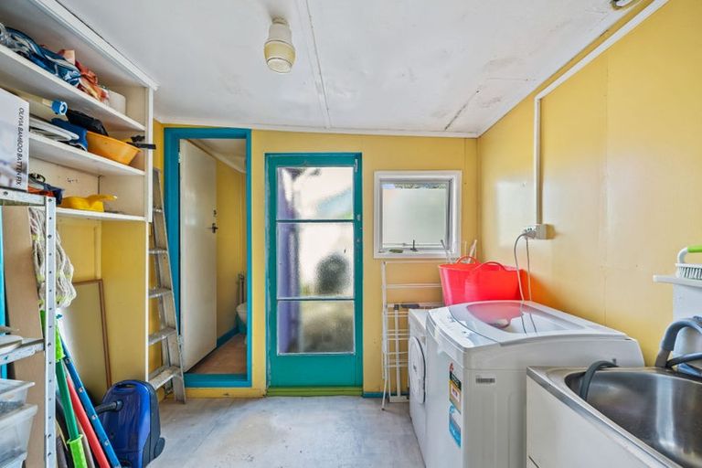 Photo of property in 63 Sea View Road, Baylys Beach, 0377