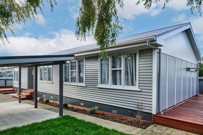 Photo of property in 42 Coates Street, Tawa, Wellington, 5028