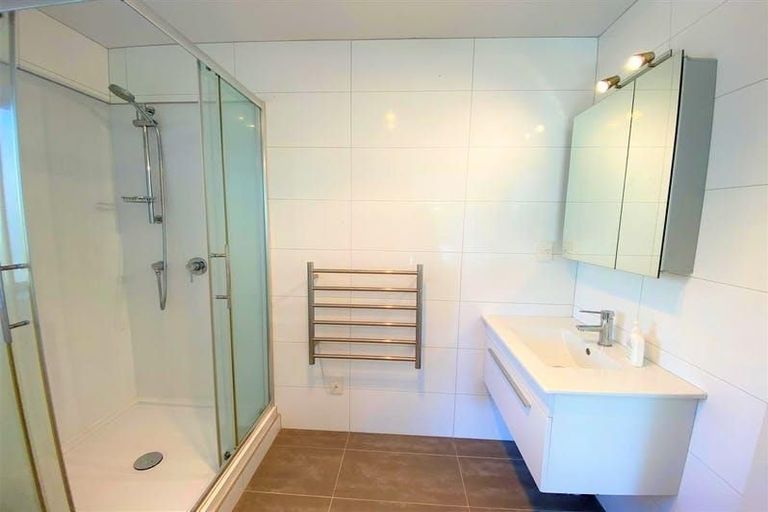 Photo of property in 2/10 Silver Moon Road, Albany Heights, Auckland, 0632