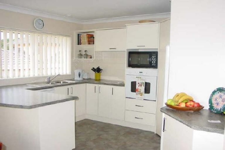 Photo of property in 124 Charles Prevost Drive, The Gardens, Auckland, 2105