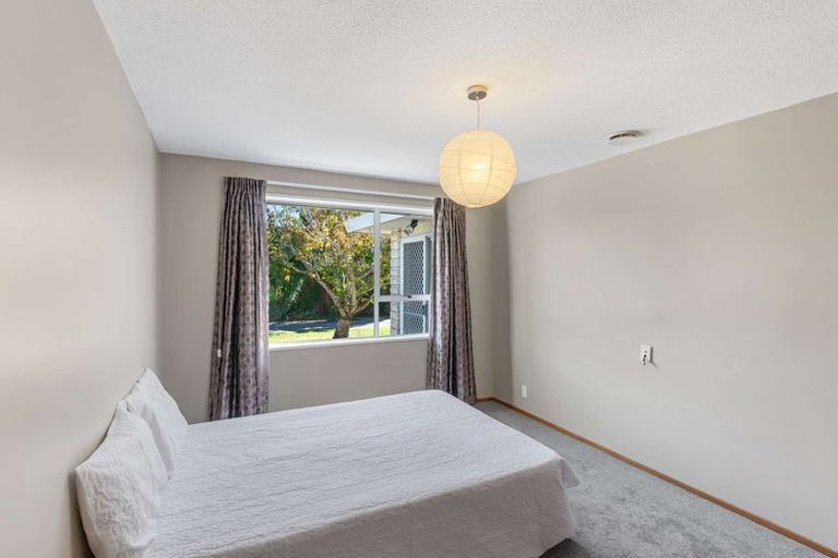 Photo of property in 2/20 Sawyers Arms Road, Northcote, Christchurch, 8052