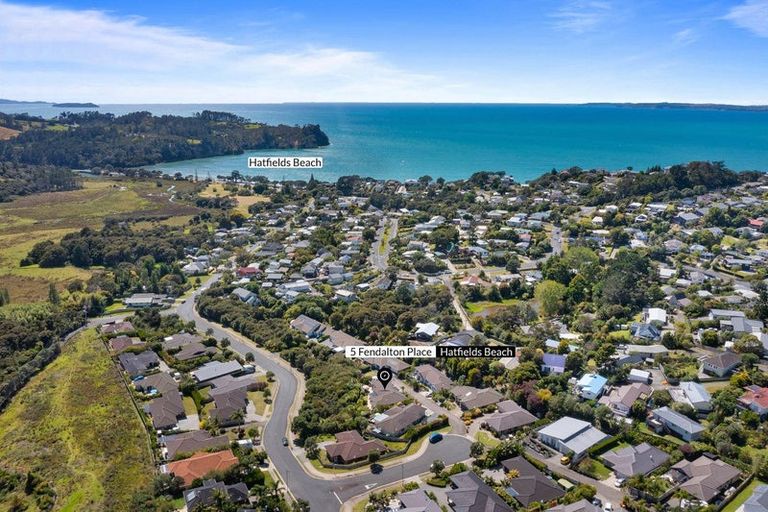 Photo of property in 5 Fendalton Place, Hatfields Beach, Orewa, 0931