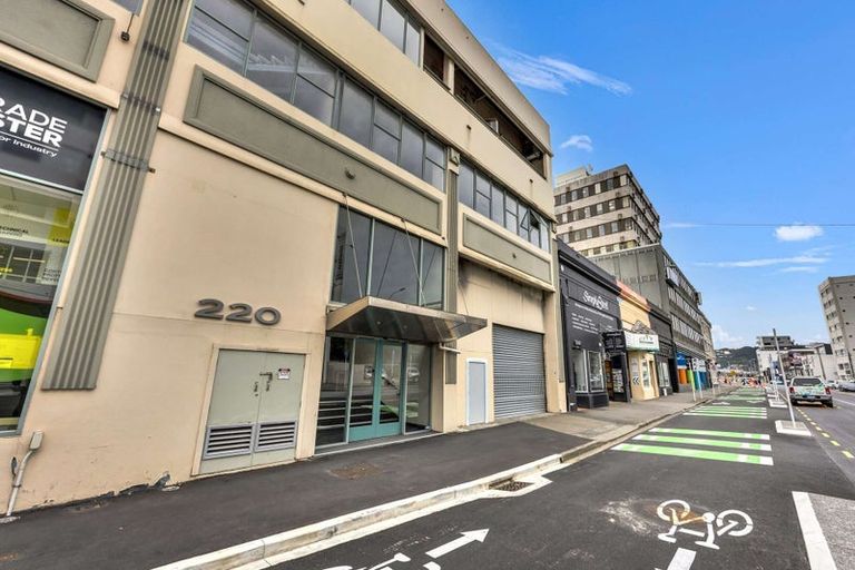 Photo of property in Metro Apartments, 21/220 Thorndon Quay, Pipitea, Wellington, 6011