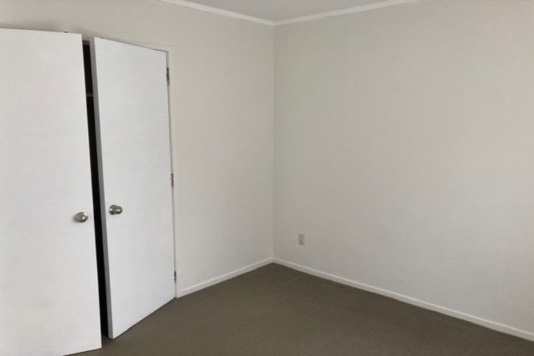 Photo of property in 1/247 Wairau Road, Totara Vale, Auckland, 0627