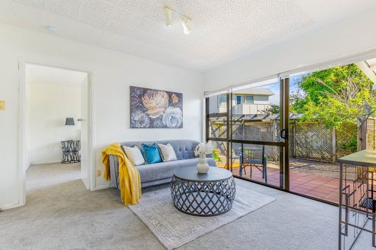 Photo of property in 30 County Road, Torbay, Auckland, 0630
