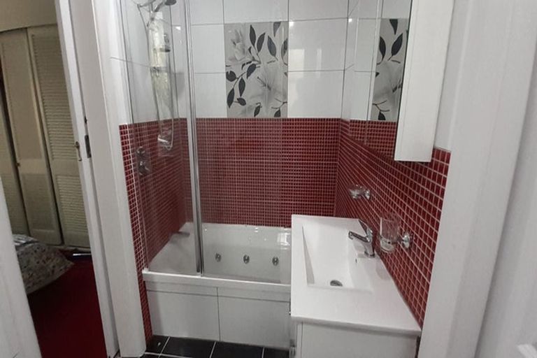 Photo of property in 216 Oriental Parade, Oriental Bay, Wellington, 6011