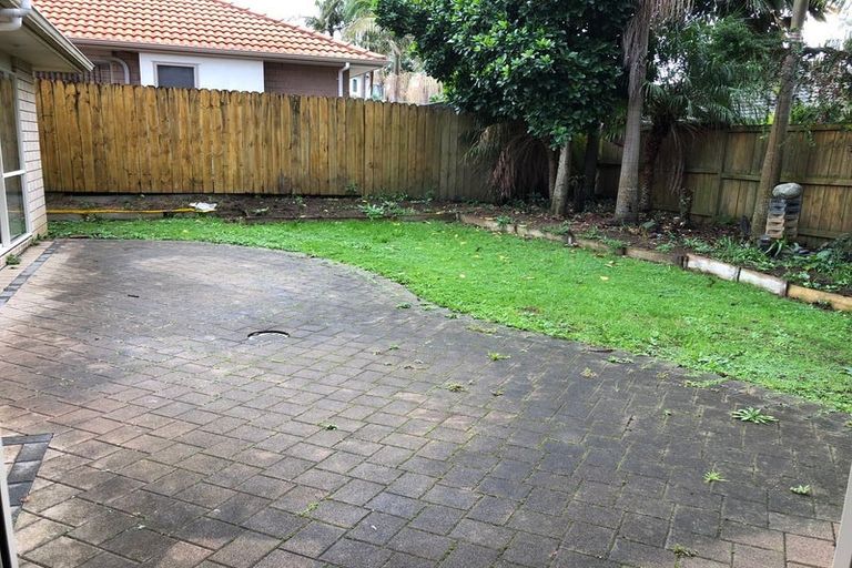 Photo of property in 26 Craigavon Drive, East Tamaki, Auckland, 2013