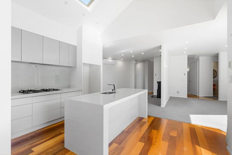 Photo of property in 5 Cameron Drive, Acacia Bay, Taupo, 3385