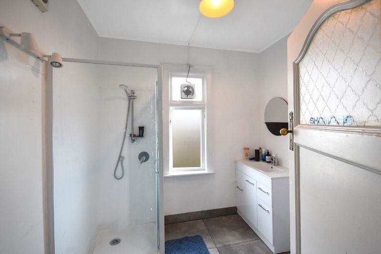 Photo of property in Elm Lodge Backpackers, 74 Elm Row, Dunedin Central, Dunedin, 9016