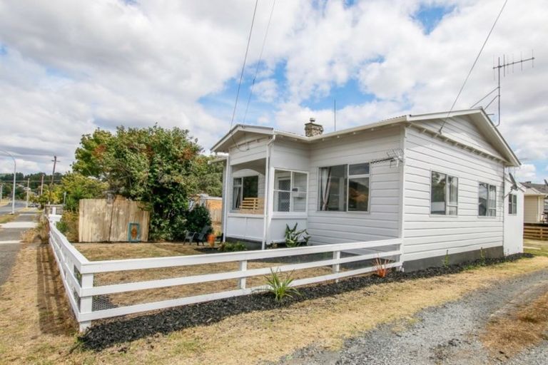 Photo of property in 74 Riverview Road, Huntly, 3700