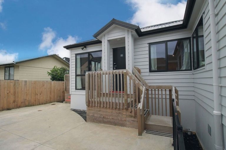 Photo of property in 4 Fruitvale Road, New Lynn, Auckland, 0600