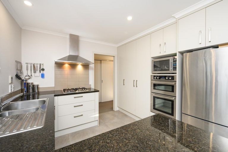 Photo of property in 13 Lorenzo Place, Kelvin Grove, Palmerston North, 4414