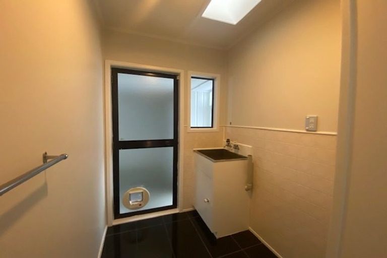 Photo of property in 2/2 Casuarina Road, Half Moon Bay, Auckland, 2012