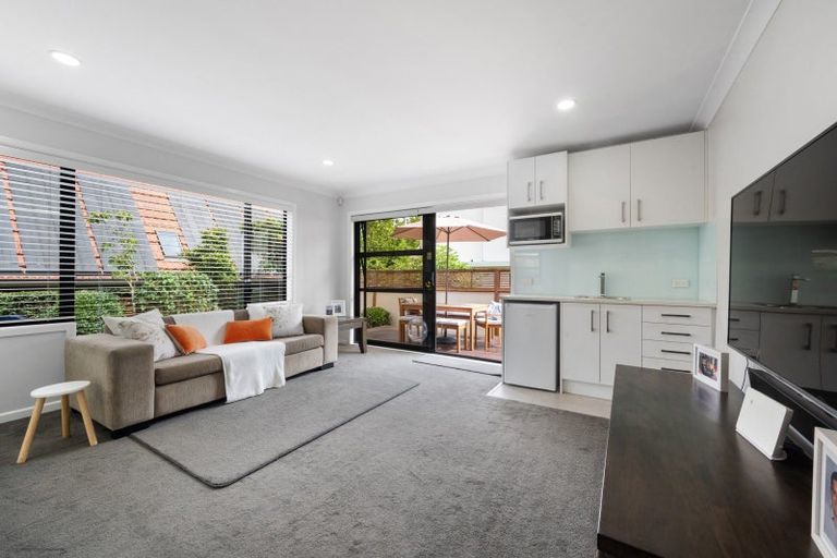 Photo of property in 2/47 Clovelly Road, Bucklands Beach, Auckland, 2012