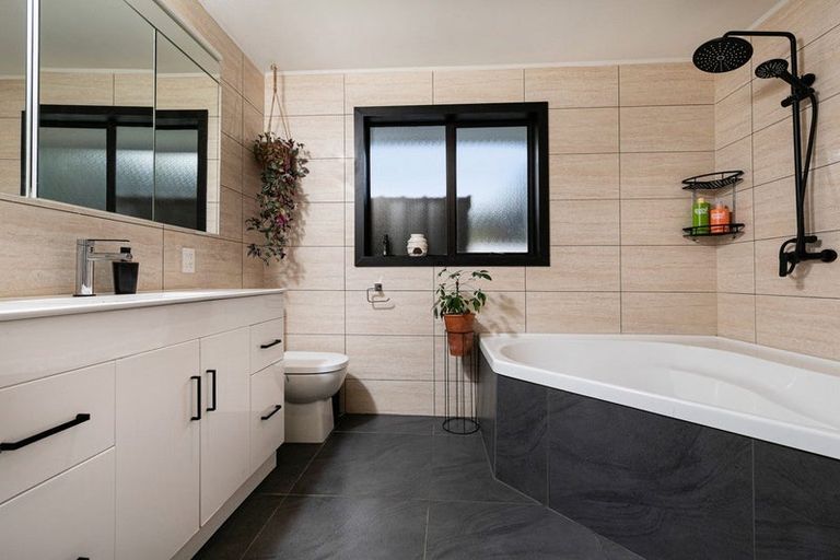 Photo of property in 54 Bills Way, Wanaka, 9305