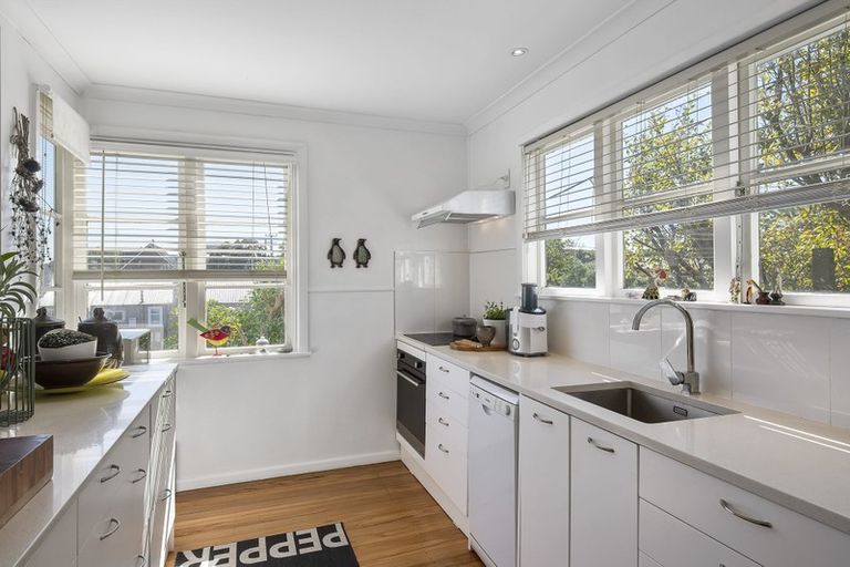 Photo of property in 118 Seaview Road, Paraparaumu Beach, Paraparaumu, 5032