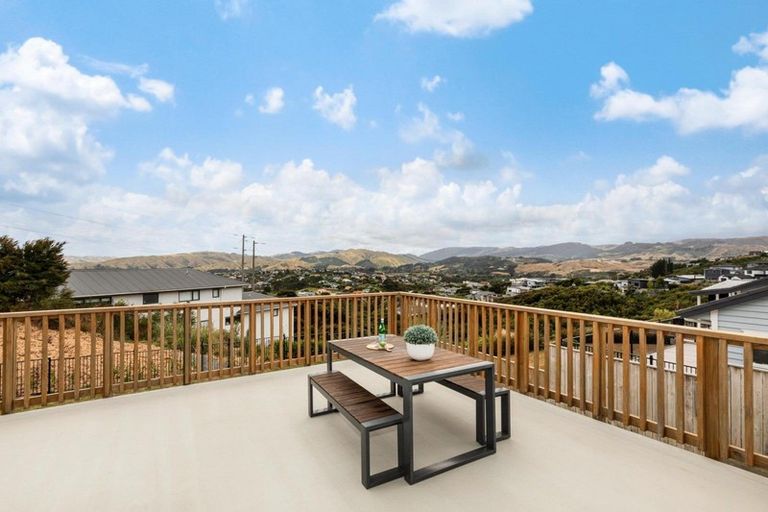 Photo of property in 20 Madeira Close, Whitby, Porirua, 5024