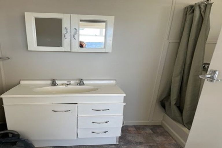 Photo of property in 45 Apuka Street, Brooklyn, Wellington, 6021