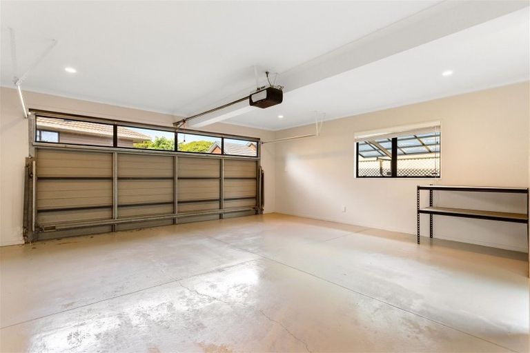 Photo of property in 1/22 Lagoon Way, West Harbour, Auckland, 0618