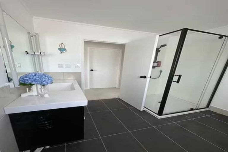 Photo of property in 33 Agincourt Street, Glenfield, Auckland, 0629