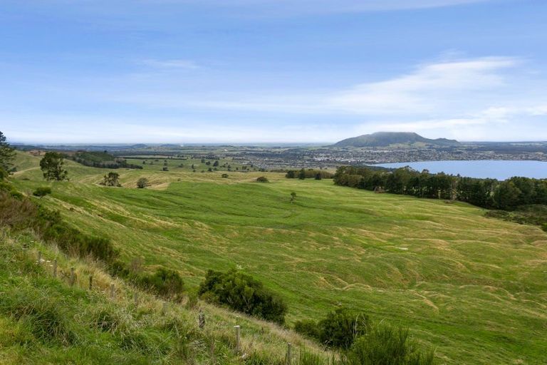 Photo of property in 48 Edge Hill, Acacia Bay, Taupo, 3385