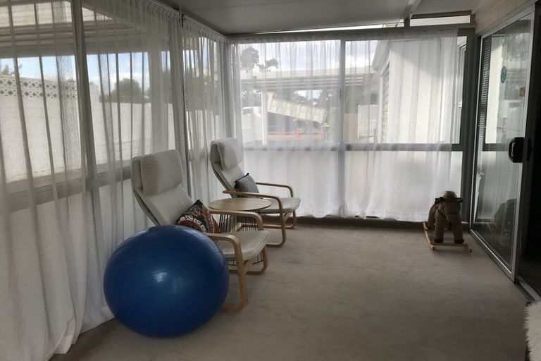 Photo of property in 2/15 Dunraven Place, Torbay, Auckland, 0630