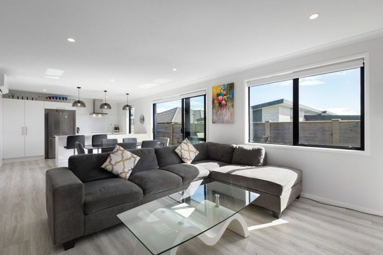 Photo of property in 25 Kayelene Place, Omokoroa, 3114