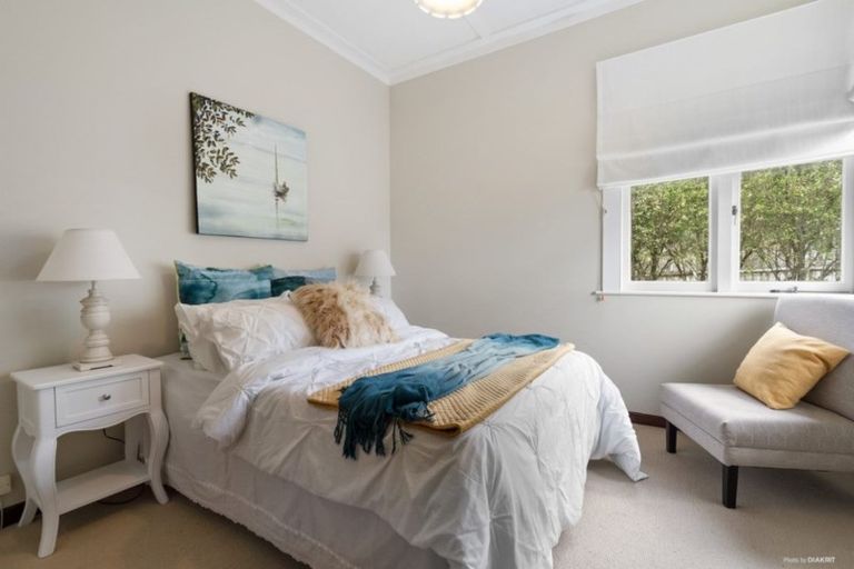 Photo of property in 17 Worthington Place, West Harbour, Auckland, 0618