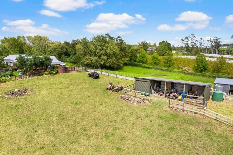 Photo of property in 98 Hanham Road, Kumeu, 0891