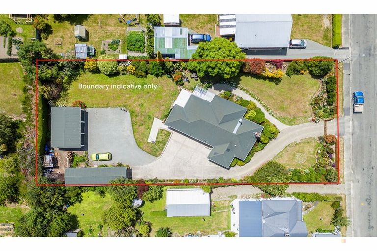 Photo of property in 76 Rhodes Street, Waimate, 7924