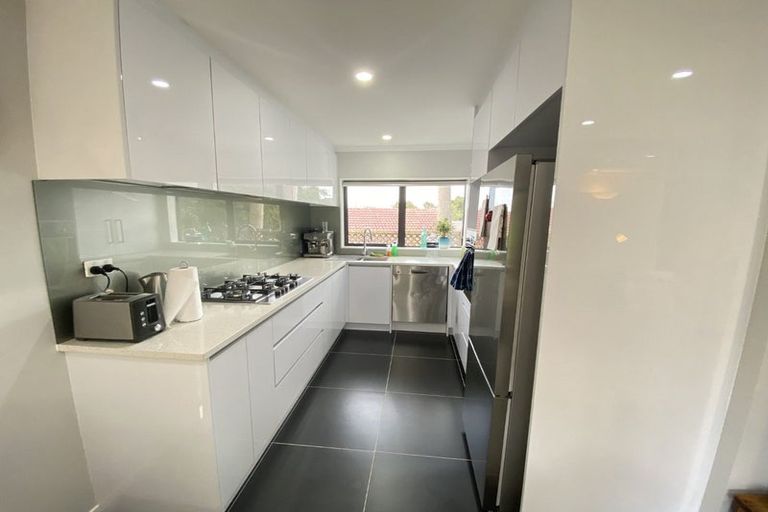 Photo of property in 6 Tilia Place, Totara Heights, Auckland, 2105