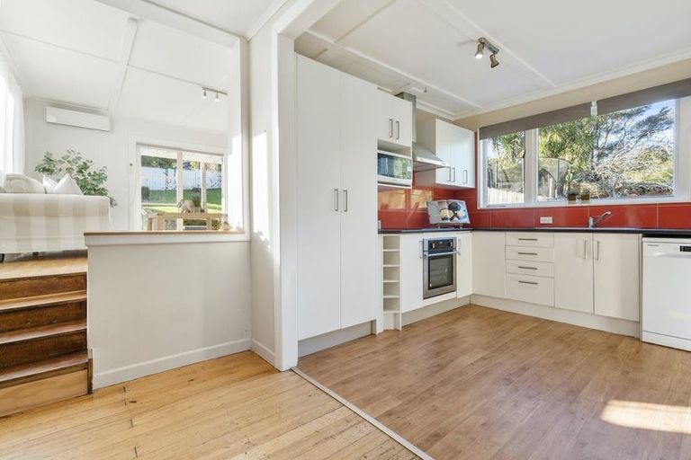 Photo of property in 14 Atkinson Road, Titirangi, Auckland, 0604