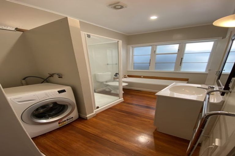 Photo of property in 90 Homebush Road, Khandallah, Wellington, 6035