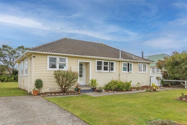 Photo of property in 4 Colvin Street, Westport, 7825