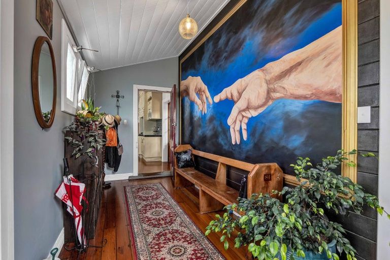 Photo of property in 105 High Street South, Eltham, 4322