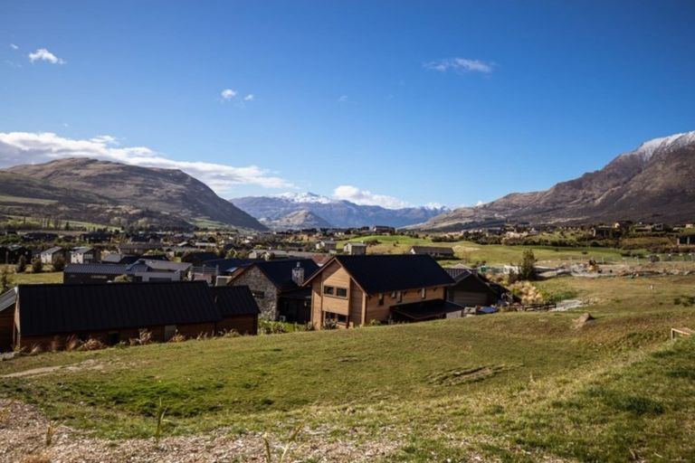 Photo of property in 6b Kinross Lane, Jacks Point, Queenstown, 9371