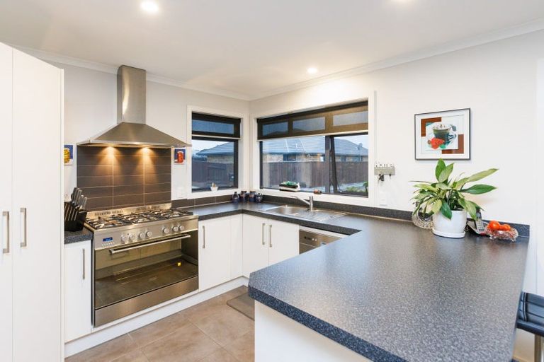 Photo of property in 14 Lorenzo Place, Kelvin Grove, Palmerston North, 4414