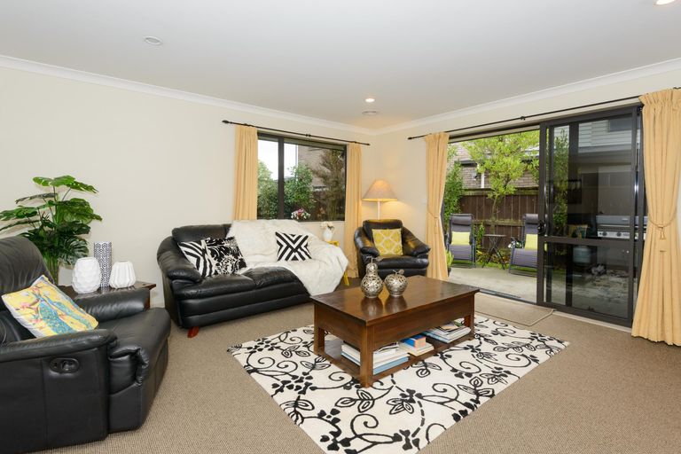 Photo of property in 12 Tennyson Avenue, Kelvin Grove, Palmerston North, 4414