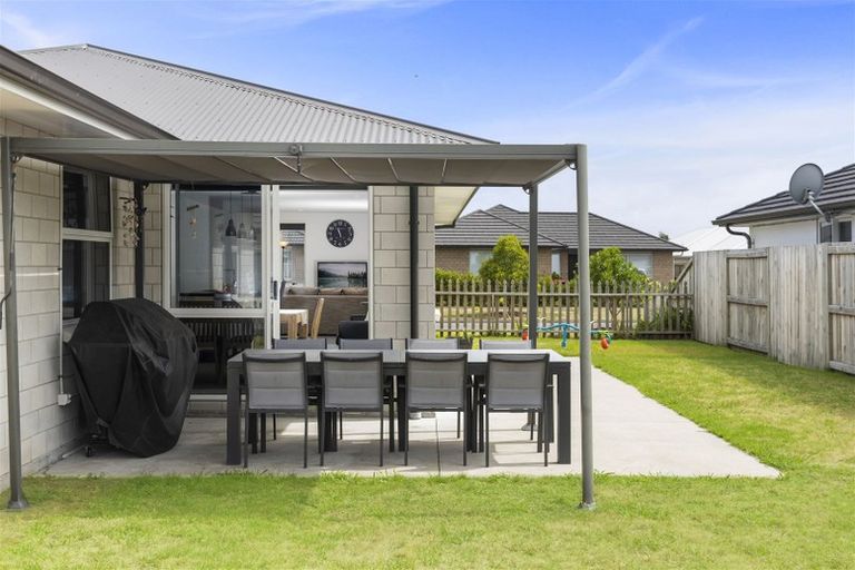 Photo of property in 15 Batty Street, Papamoa Beach, Papamoa, 3118