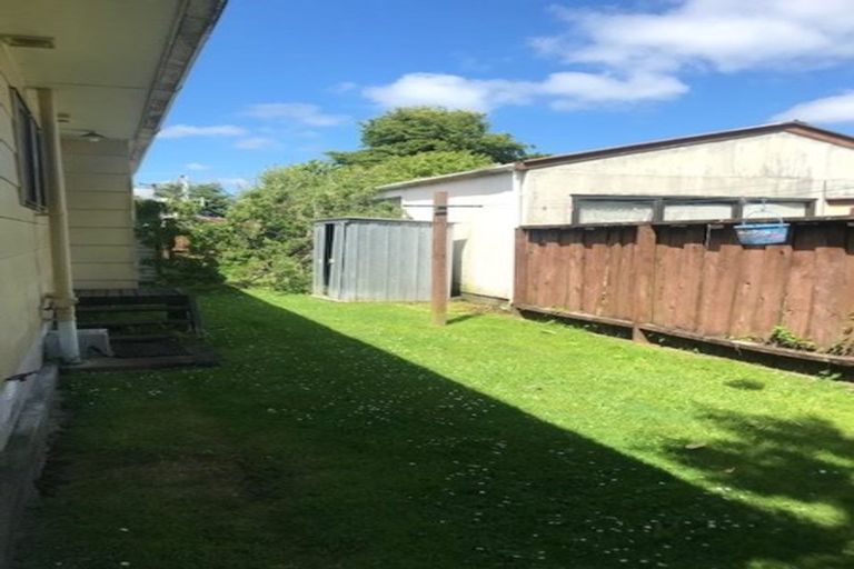 Photo of property in 2/22 Cosgrave Road, Papakura, 2110