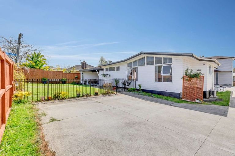 Photo of property in 7 Woodvale Road, Glen Eden, Auckland, 0602