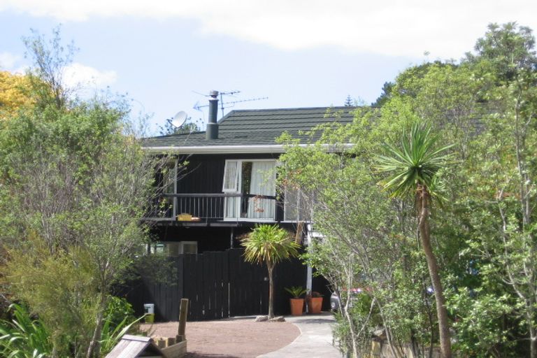 Photo of property in 11 Oruamo Place, Beach Haven, Auckland, 0626