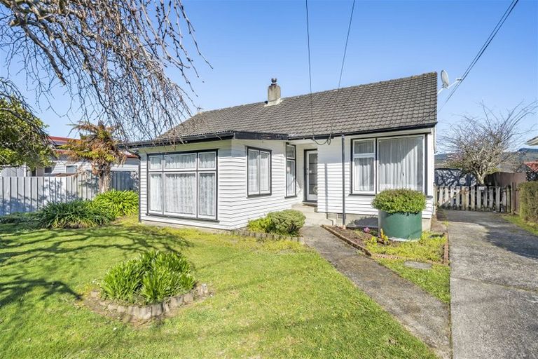 Photo of property in 20 Robertson Street, Elderslea, Upper Hutt, 5018