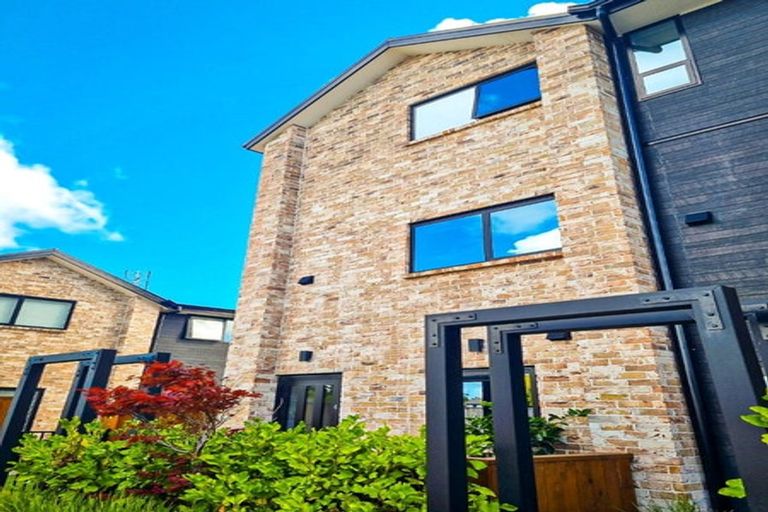 Photo of property in 4/57 Taikata Road, Te Atatu Peninsula, Auckland, 0610