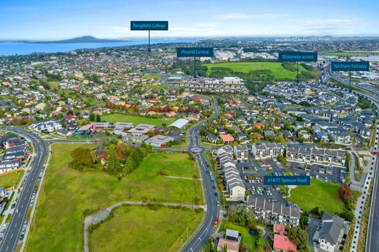 Photo of property in 14a/71 Spencer Road, Oteha, Auckland, 0632