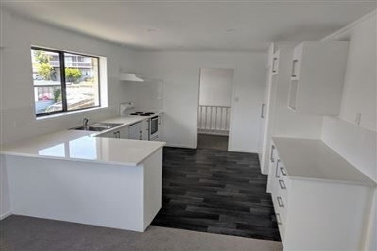 Photo of property in 14 Butterworth Drive, Glendene, Auckland, 0602