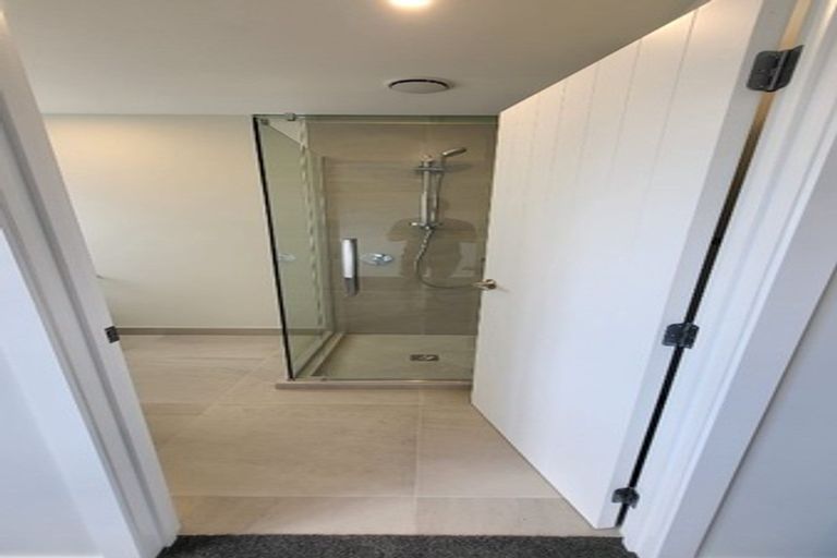 Photo of property in 2/81 Pilkington Road, Panmure, Auckland, 1072